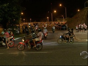 Motoqueiros desafiam a polícia em rachas semanais com data e hora marcada.(Imagem:Divulgação)