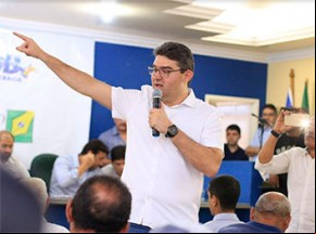 Em seminário, Luciano critica governo e fala em plano de desenvolvimento.(Imagem:Ascom)