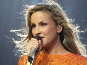 Claudia Leitte critica o impedimento de doação de sangue por gays.(Imagem:Noticiasaominuto)