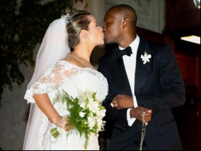Casamento de Fernanda Souza e Thiaguinho se beijam.(Imagem:Manuela Scarpa e Amauri Nehn/Photo Rio News)