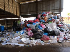 Uma tonelada de materiais recicláveis custa, em média, de R$ 150 a R$ 200(Imagem:Foto: Camila Ruback / R7)