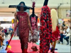 Drags e trans participam de desfile na Central do Brasil em homenagem a Lady Gaga.(Imagem:Jorge Badaue/Rio Sem LGBTIfobia)