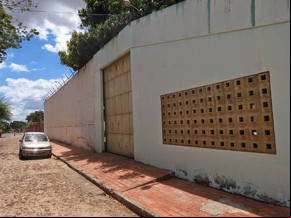 Adolescentes dominam educador, pulam muro do CEM, mas são recapturados.(Imagem:Divulgação)