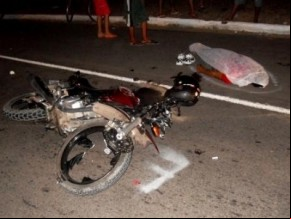 O motociclista morreu após o acidente.  (Imagem:Daniel Santos)