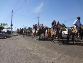 Vaqueiros cavalgaram em homenagem a São Pedro de Alcântara em Floriano.(Imagem:FlorianoNews)
