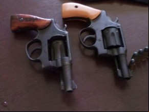 Arma apreendida por policiais.(Imagem:Divulgação/PM)
