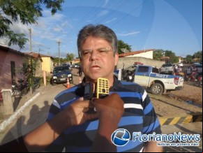 Gustavo Neiva participa da inauguração da ponte no bairro Taboca.(Imagem:FlorianoNews)