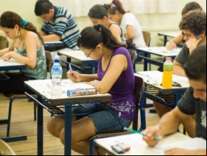 andidatos fazem prova do Pasusp, que dá pontos para a Fuvest, em 2009(Imagem:Daia Oliver)