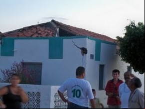 Muitas casas foram atingidas com a força da explosão(Imagem:Divulgação)
