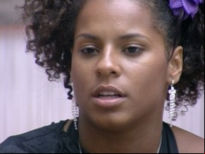 Janaina acha que Rodrigão não sai da casa(Imagem:Reprodução)