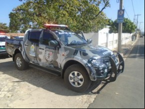 Homem é detido pela Força Tática por porte ilegal de arma de fogo.(Imagem:Alonso Costa)