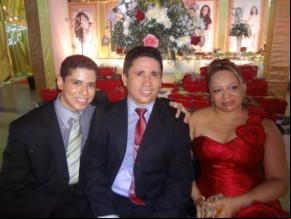 Tarso, Raimundo e Odnéa Martins ((irmão e pais das gêmeas),(Imagem:FlorianoNews)