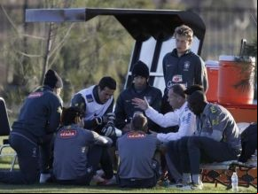 Mano conversa com os jogadores da Seleção no treino desta quarta-feira.(Imagem:Mowa Press)
