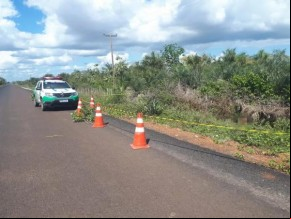 Corpo de homem é encontrado com os pés e mãos amarrados e saco na cabeça às margens da PI-215(Imagem:Divulgação/PM)