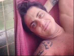 Thammy Miranda posa sem camisa e ganha elogio na web: 