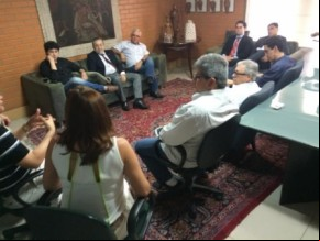 Reunião com empresários no gabinete da presidência da Assembleia.(Imagem:Alepi)