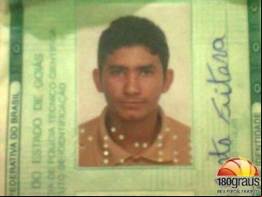 Jovem morre após colidir moto contra árvore em Itaueira.(Imagem:180grus)