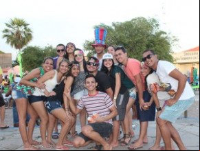 Grupo de 20 amigos se organizam para ar carnaval em Barras.(Imagem: Catarina Costa / G1)