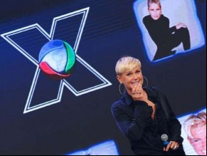 Repórter da Globo é suspenso por tietar Xuxa na porta da Record.(Imagem:1 de 39 © Manuela Scarpa/Photo Rio News)