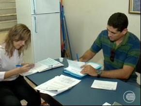 Delegada Thais Paz em diligência no CEM.(Imagem:Reprodução/TV Clube)