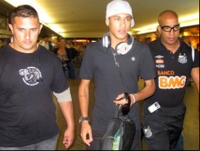 Santos de Neymar embarca nesta segunda para o Mundial.(Imagem:Wagner Eufrosino / Globoesporte.com)