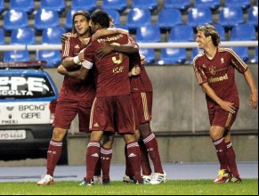 Jogadores do Fluminense comemoram o segundo gol da vitória sobre o Inter.(Imagem: Photocamera)