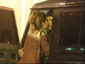Dudu Azevedo troca beijos com morena após anúncio do término de seu namoro.(Imagem:MSN)