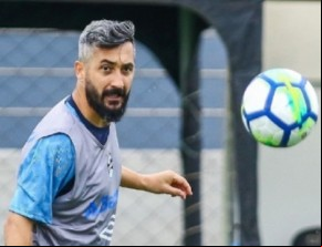 Presidente do Grêmio confirma saída de Douglas e promete homenagens.(Imagem:Lucas Uebel/Grêmio)