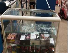 Bandidos usam chave de rosca para roubar celulares de supermercado.(Imagem:florianonews.piauiconectado.com)