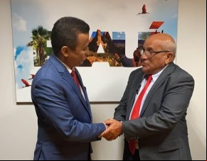 Vereador Antônio José discute pautas para o desenvolvimento de Floriano em visita ao Gabinete do Deputado Federal Francisco Costa.(Imagem:Divulgação)