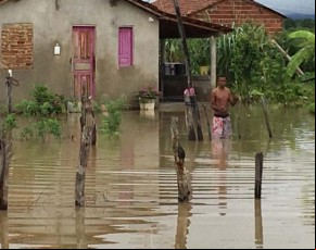 Em estado de calamidade, Curimatá fica 4 dias sem água.(Imagem:florianonews.piauiconectado.com)