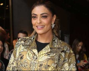 Juliana Paes é ovacionada em camarote do 