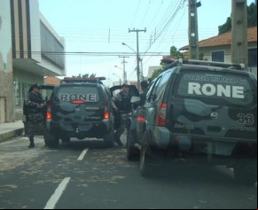 Trio assalta van de transporte coletivo e são detidos na zona Sul.(Imagem:Divulgação)