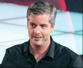 Durante show, Victor se pronuncia sobre denúncia de agressão.(Imagem:MSN)