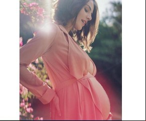 Junior Lima mostra barriga de gravidez da mulher, Monica Benini.(Imagem:Instagram)
