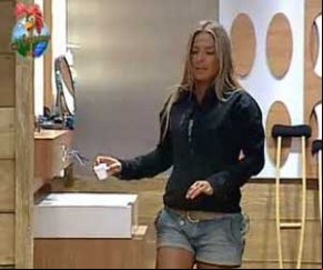 Janaina conta os apuros que ou com ex-namorado(Imagem:Reprodução / Rede Record  )