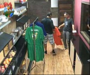 Carrasco foi chamado para buscar as peças(Imagem:Reprodução / Rede Record  )