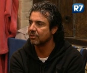   Peão quer bater de frente com Monique.(Imagem:Reprodução / Rede Record)
