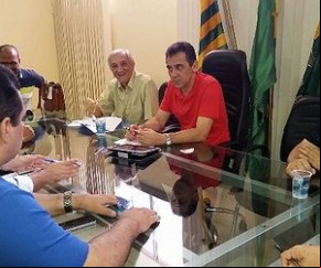Prefeito Gilberto Júnior se reúne com a Comissão Organizadora do Carnaval.(Imagem:Waldemir Miranda)