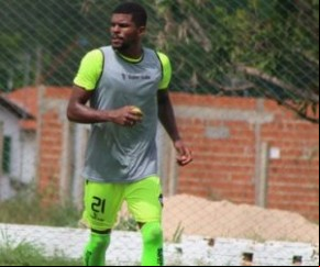 Caíque é cotado para entrar entre os titulares na semifinal.(Imagem:Stephanie Pacheco)