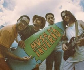 Embora abalada pela morte repentina do músico e compositor Breno Braga Batista (1986 ? 2020), baterista conhecido como Tio Wilson, a banda mineira Lagum toca a vida fonográfica.  Q(Imagem:Reprodução)