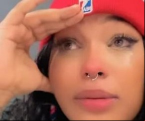 Lisa Barcelos cai em golpe de aluguel de casa e chora:(Imagem:Reprodução)