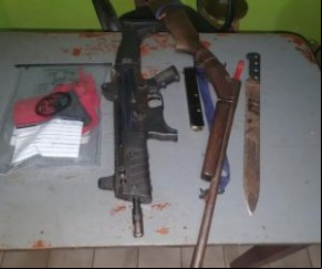 A Polícia Militar informou que uma equipe conseguiu encontrar os dois fugitivos e durante a abordagem ocorreu uma troca de tiros.  ?Houve resistência na abordagem policial, eles di(Imagem:Reprodução)