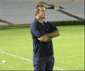 Paulo Moroni não é mais técnico do Piauí.(Imagem:Abdias Bideh/Globoesporte.com)