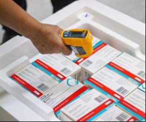 As 50 mil doses de vacinas contra o novo coronavírus doadas à Conmebol pela farmacêutica chinesa Sinovac já possuem data para chegar no Uruguai, país que se propôs a negociar com o(Imagem:Reprodução)