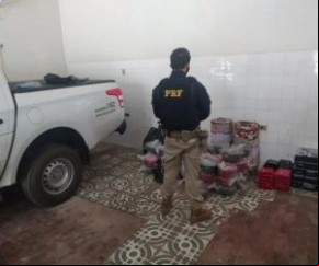 Uma carga irregular com 136 unidades de eletrônicos e itens diversos de cozinha e beleza foi apreendida pela Polícia Rodoviária Federal, na manhã de segunda-feira (30). O caso acon(Imagem:Reprodução)