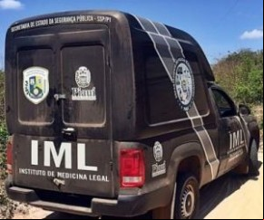 Um homem foi encontrado morto a tiros em uma estrada de terra na cidade de Parnaíba, no litoral do Piauí, neste domingo (10). O homem vestia apenas bermuda e chinelos, e não tinha(Imagem:Reprodução)