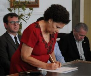 Governadora em exercício, Regina Sousa (PT)(Imagem:florianonews.piauiconectado.com)