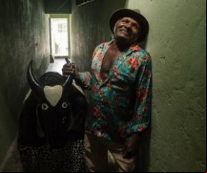 O tema Amor amor amor compõe o repertório do Cavalo Marinho Pernambucano, dança típica da região que combina demonstrações de trupes (os), evoluções coreográficas, toadas (cant(Imagem:Reprodução)