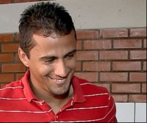 Zagueiro Emerson aproveitou a oportunidade para fazer o gol da vitória.(Imagem:Reprodução/TV Clube)